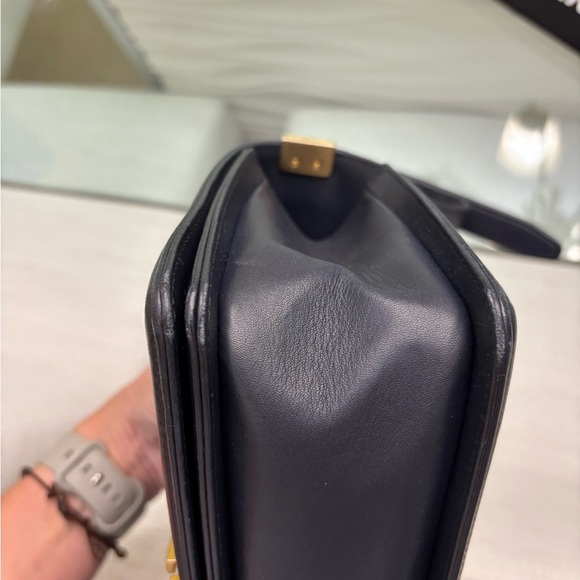 Authentic Chanel Caviar Quilted Médium Boy Flap Bag in Navy Blue - Picture 10 of 13